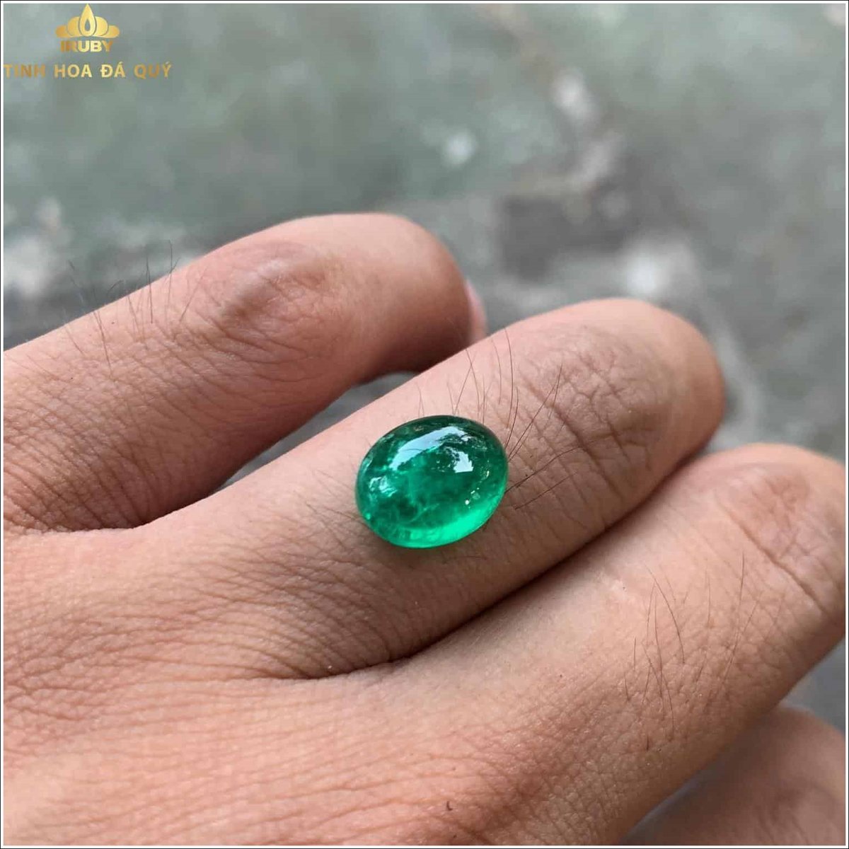 Đá lục bảo tự nhiên